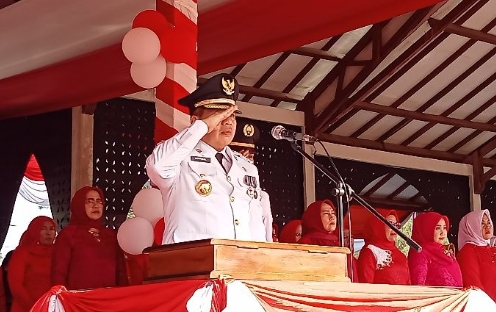 Penjabat Bupati Henrizal Pimpin Upacara HUT Kemerdekaan RI Ke-77 Tahun 2022